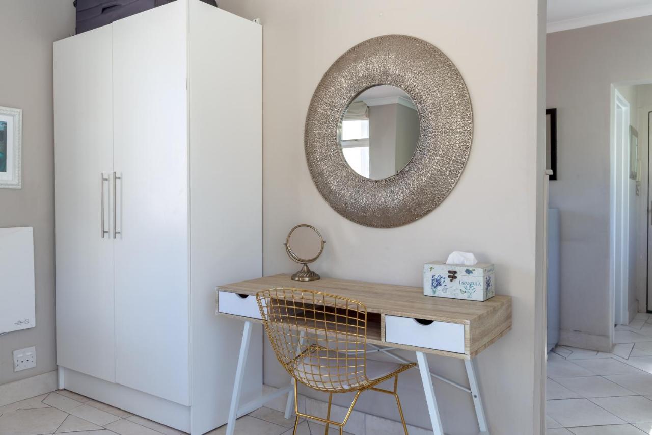 Cosy And Classy Sea Point Apartment Città del Capo Esterno foto